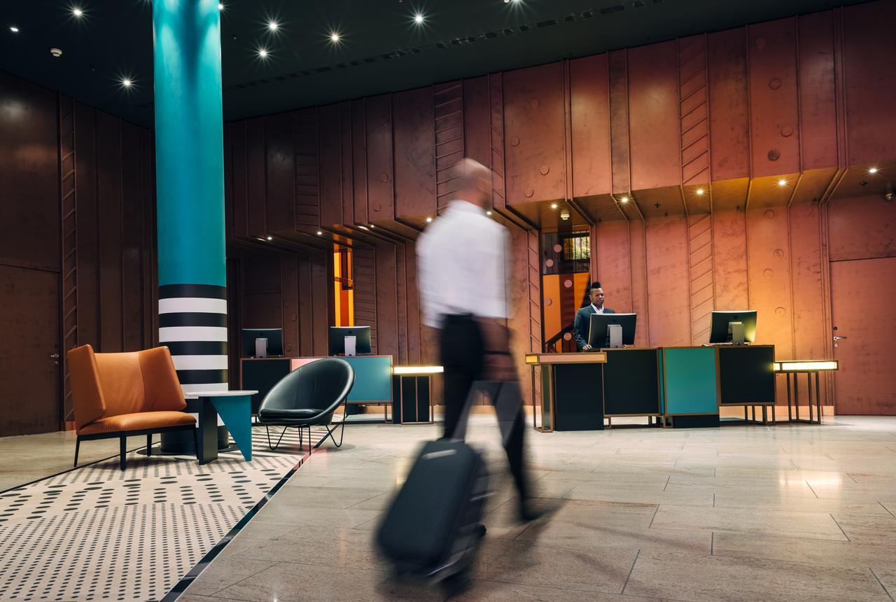 Hotel Pullman Berlin Schweizerhof Esterno foto The lobby of the hotel