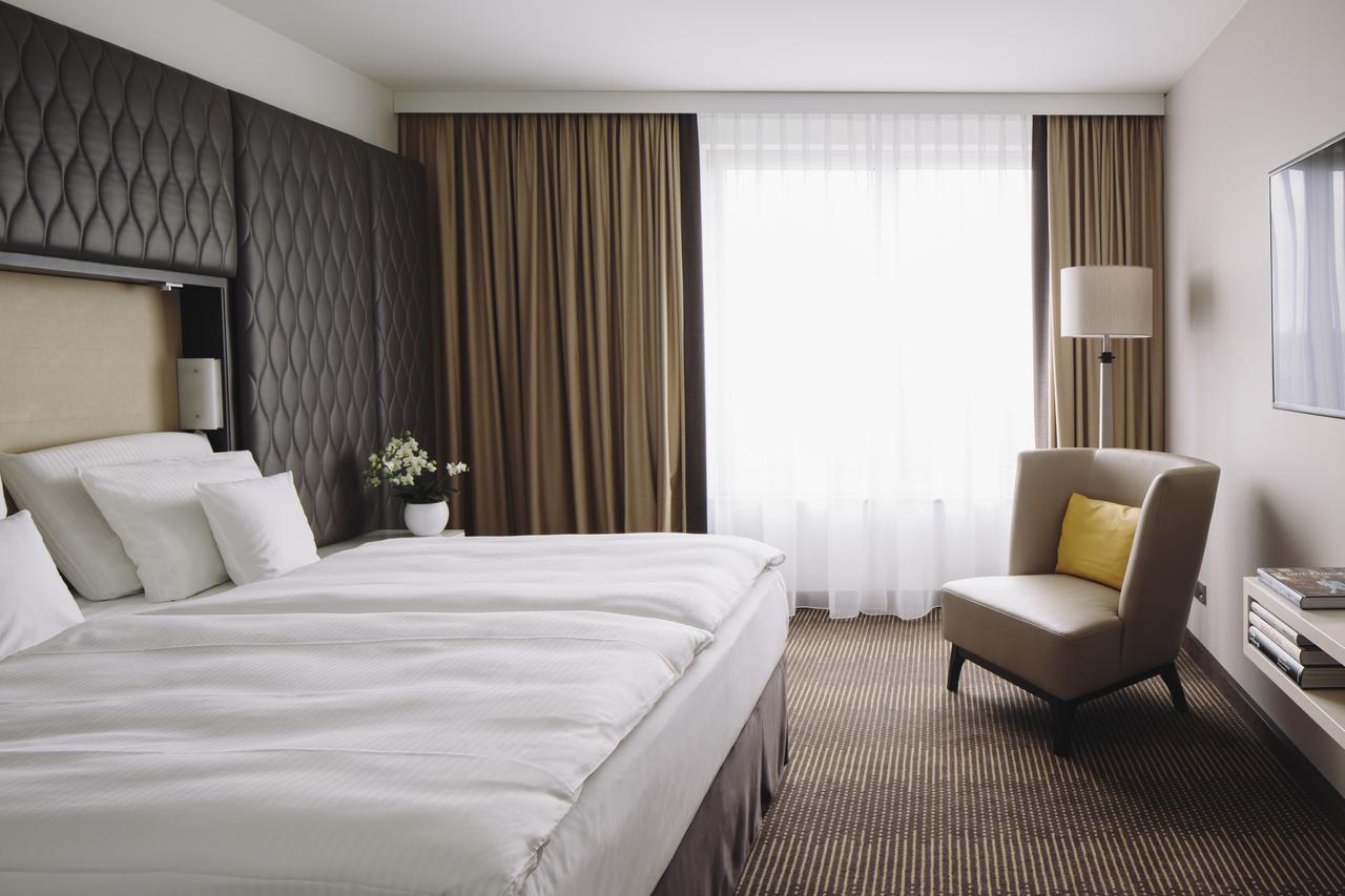 Hotel Pullman Berlin Schweizerhof Esterno foto A room at the hotel