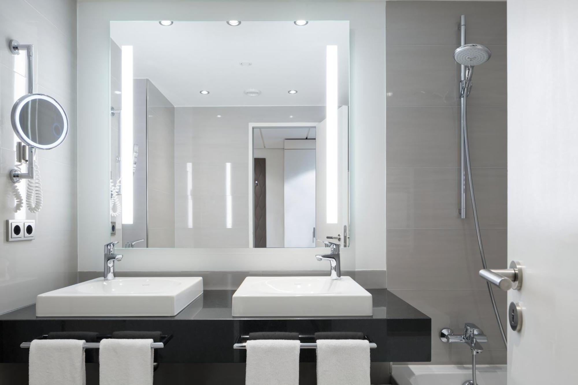 Hotel Pullman Berlin Schweizerhof Camera foto Bathroom
