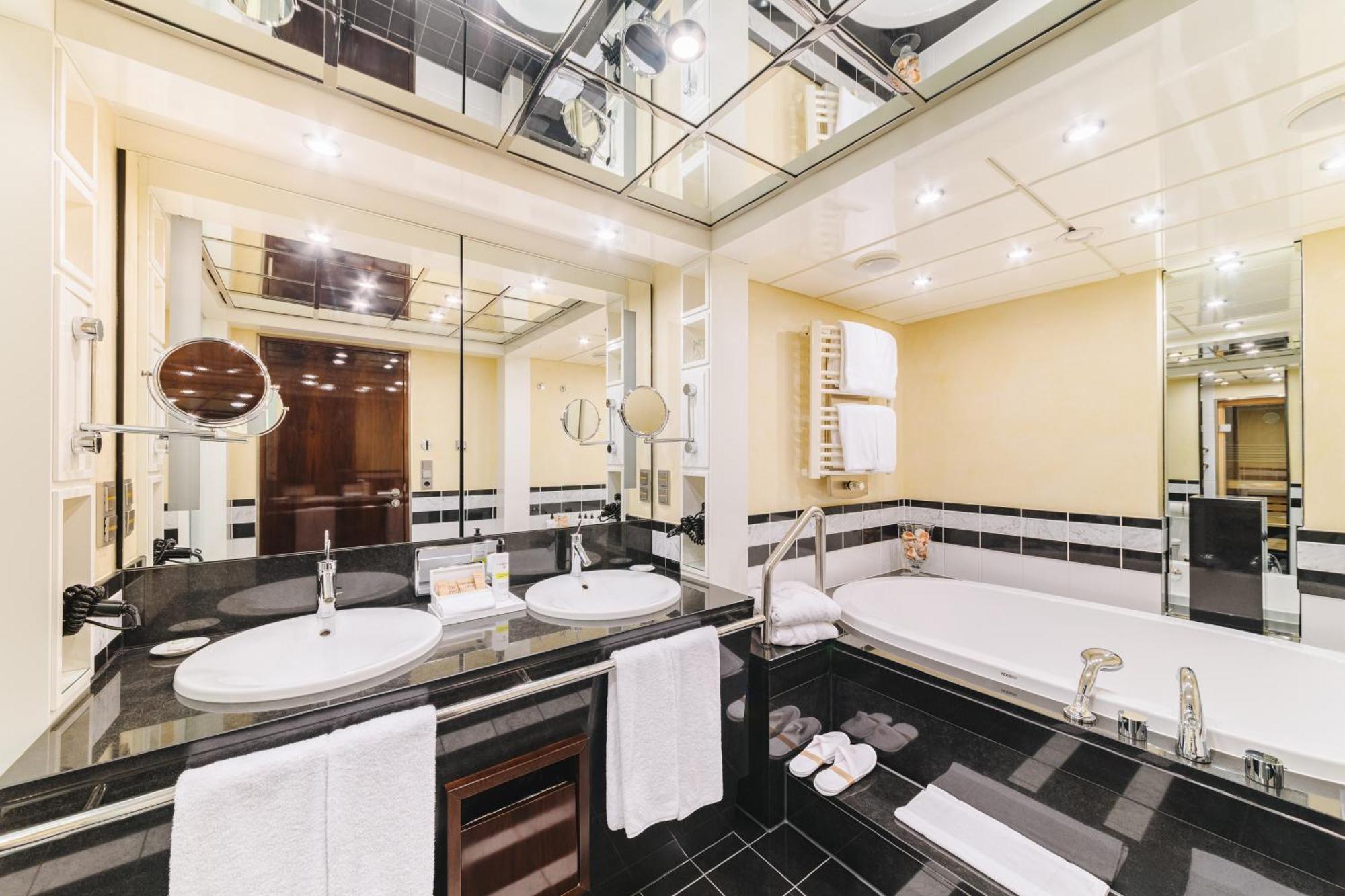 Hotel Pullman Berlin Schweizerhof Esterno foto Bathroom