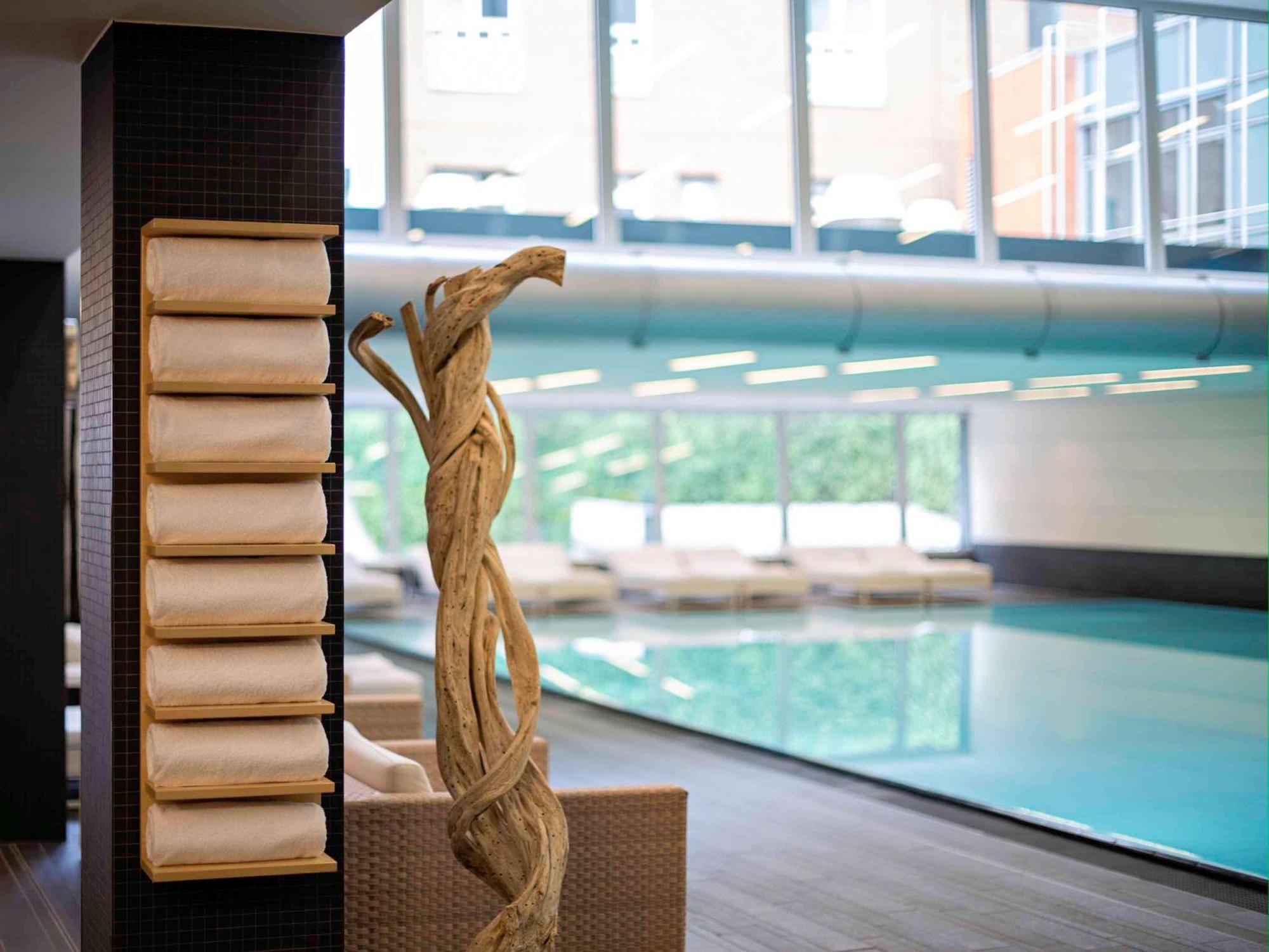 Hotel Pullman Berlin Schweizerhof Esterno foto The swimming pool at the University of St Andrews