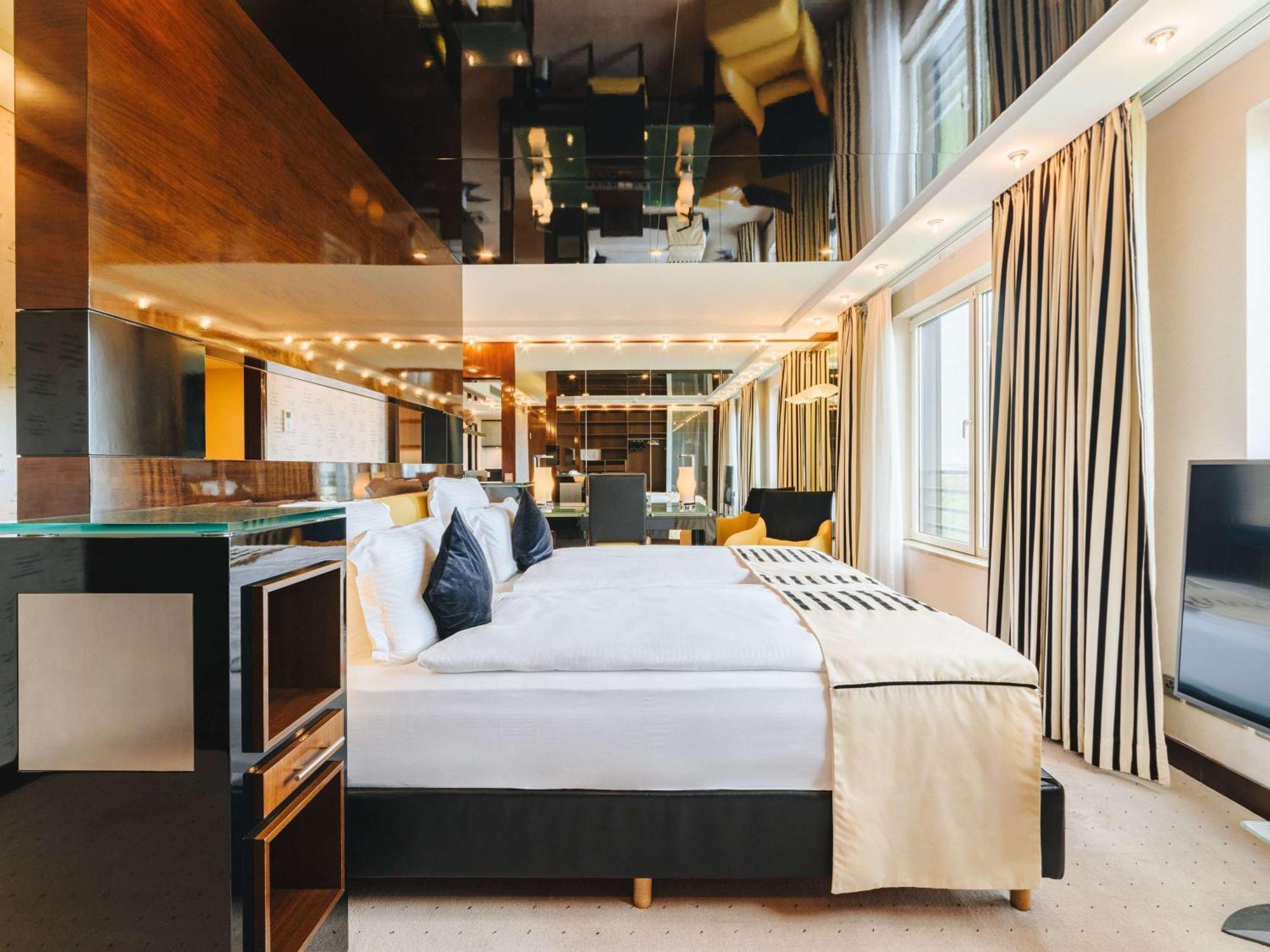 Hotel Pullman Berlin Schweizerhof Esterno foto