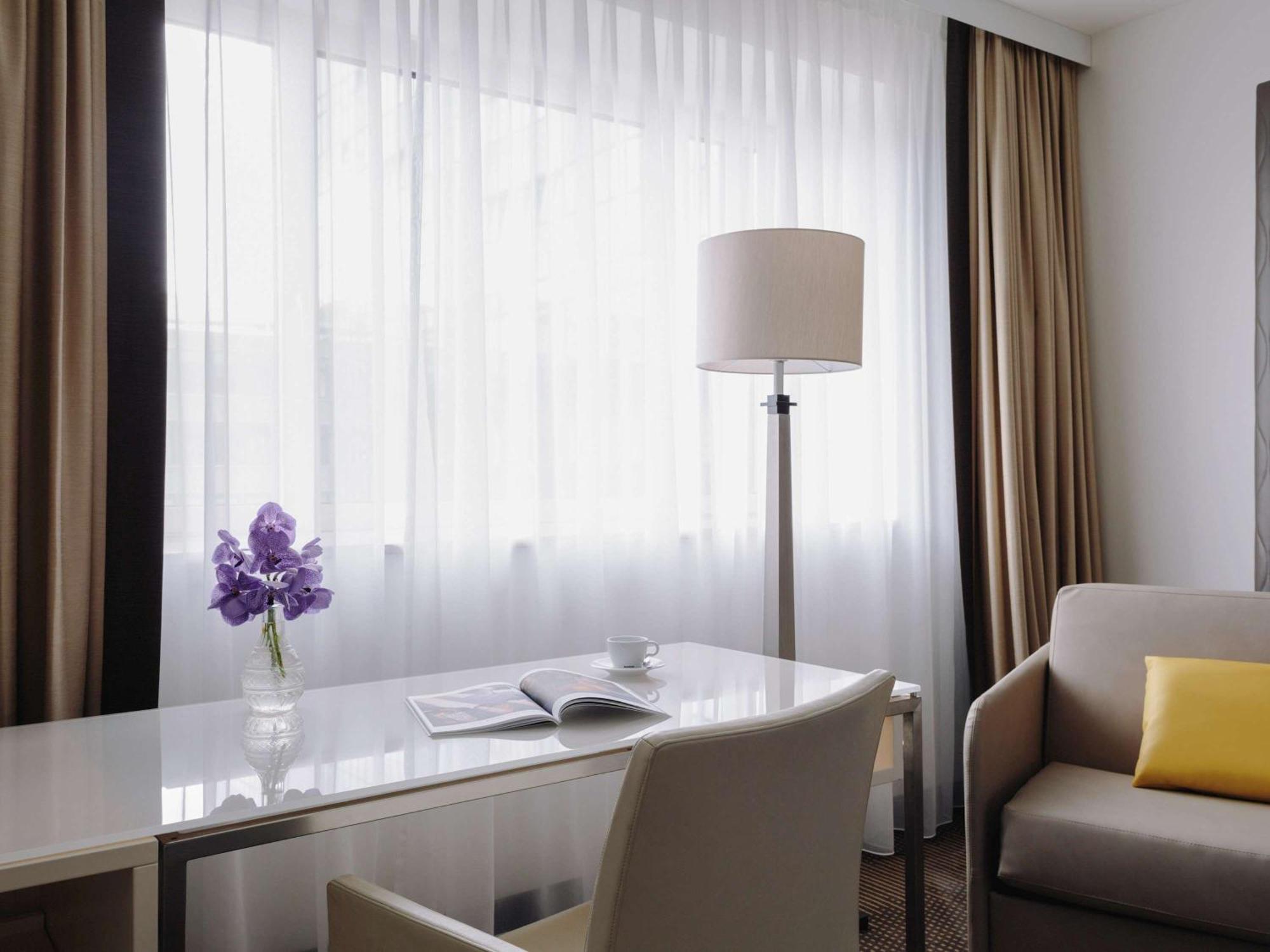 Hotel Pullman Berlin Schweizerhof Esterno foto A room at the hotel