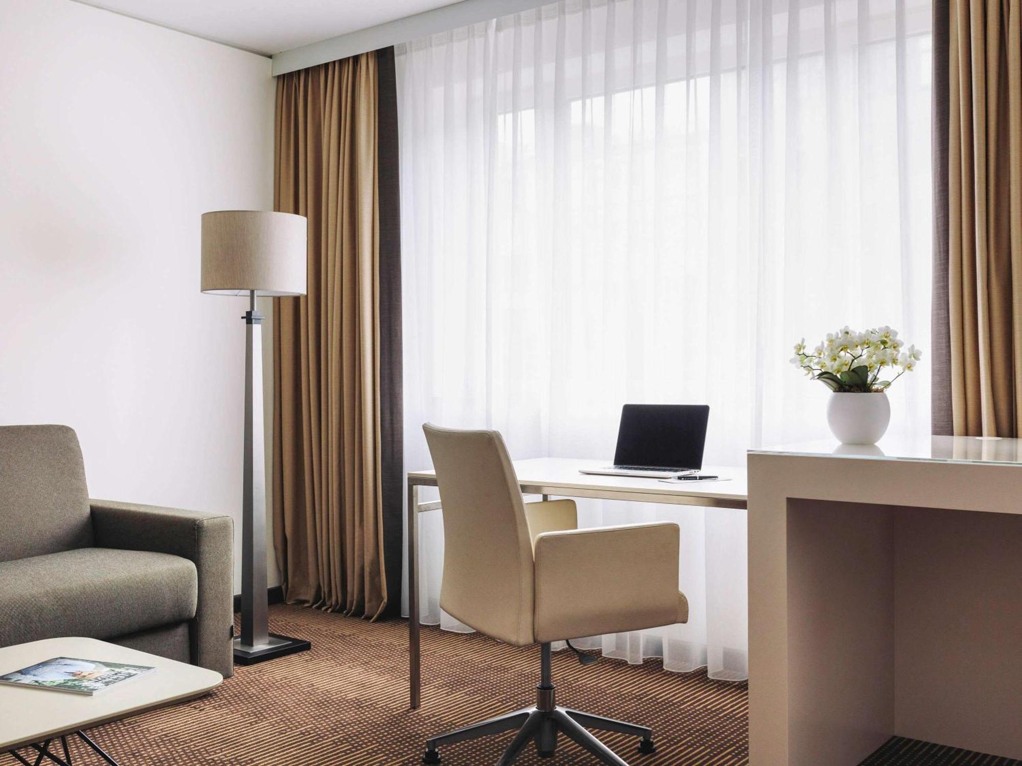 Hotel Pullman Berlin Schweizerhof Esterno foto