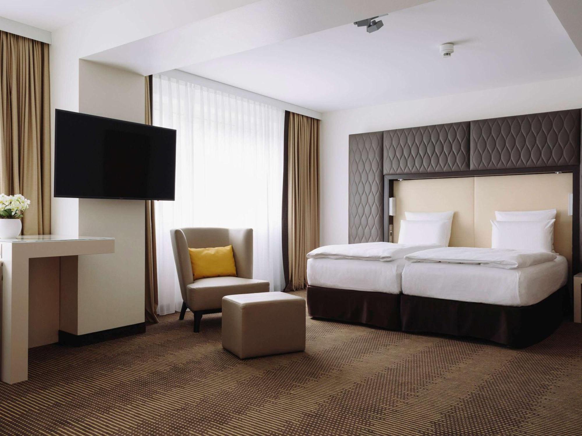 Hotel Pullman Berlin Schweizerhof Esterno foto