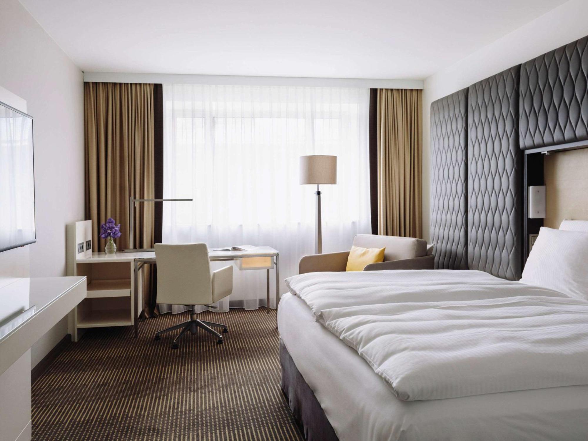 Hotel Pullman Berlin Schweizerhof Esterno foto