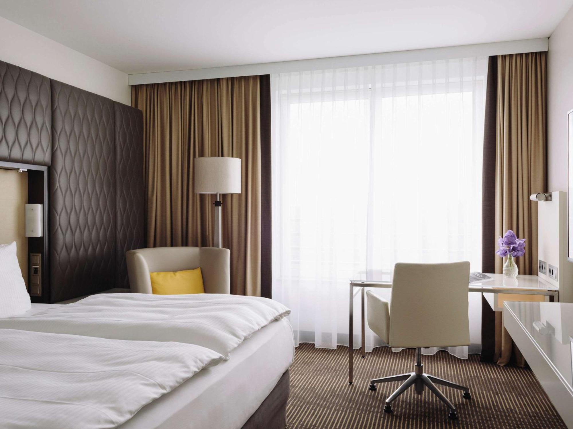 Hotel Pullman Berlin Schweizerhof Esterno foto