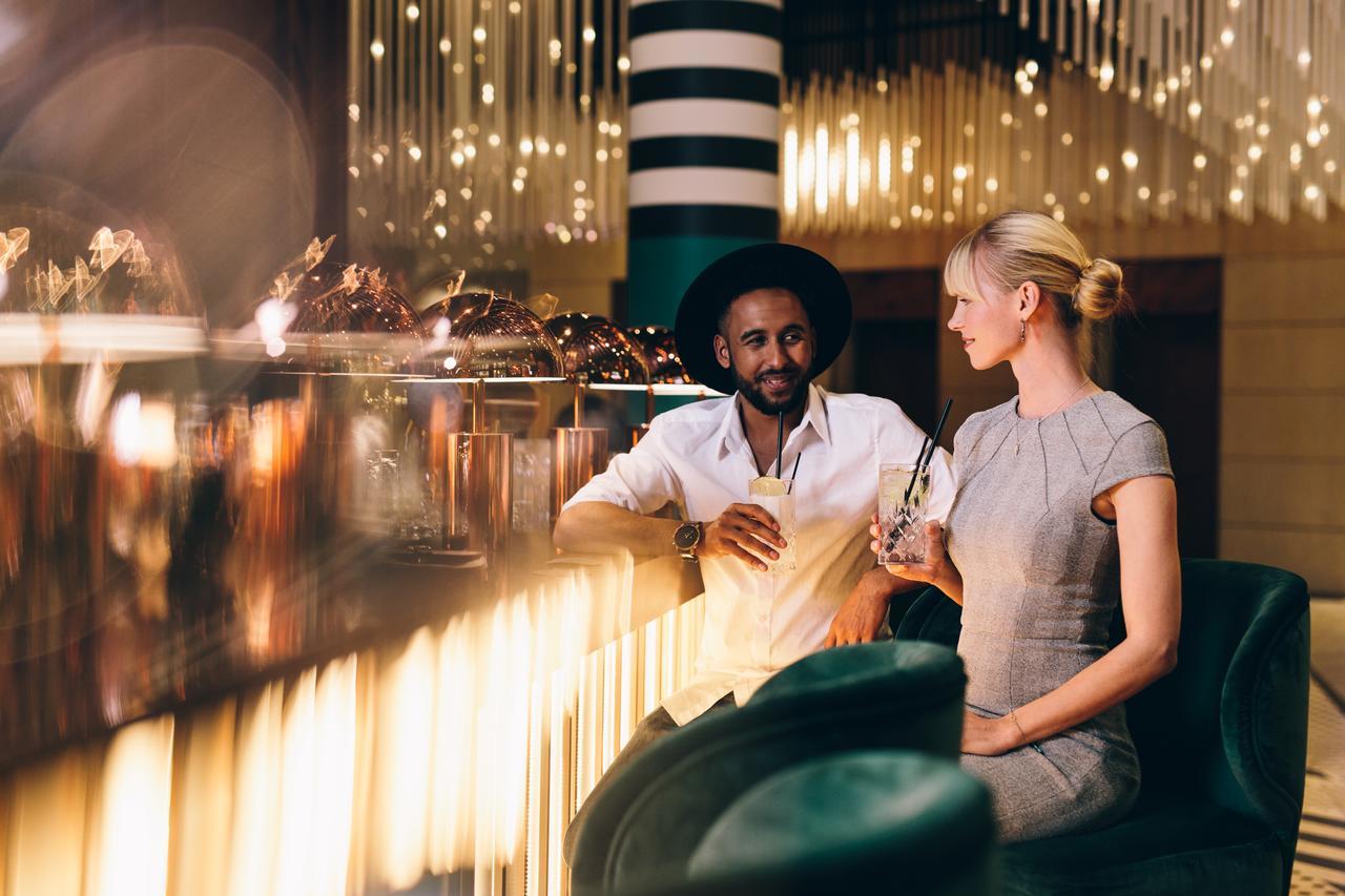 Hotel Pullman Berlin Schweizerhof Esterno foto The bar at the Mandarin Oriental