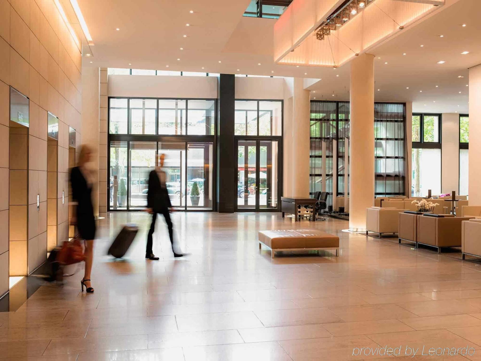 Hotel Pullman Berlin Schweizerhof Esterno foto Lobby