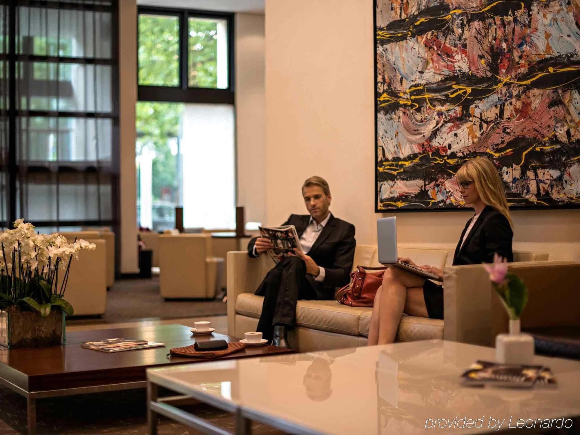 Hotel Pullman Berlin Schweizerhof Esterno foto Lobby