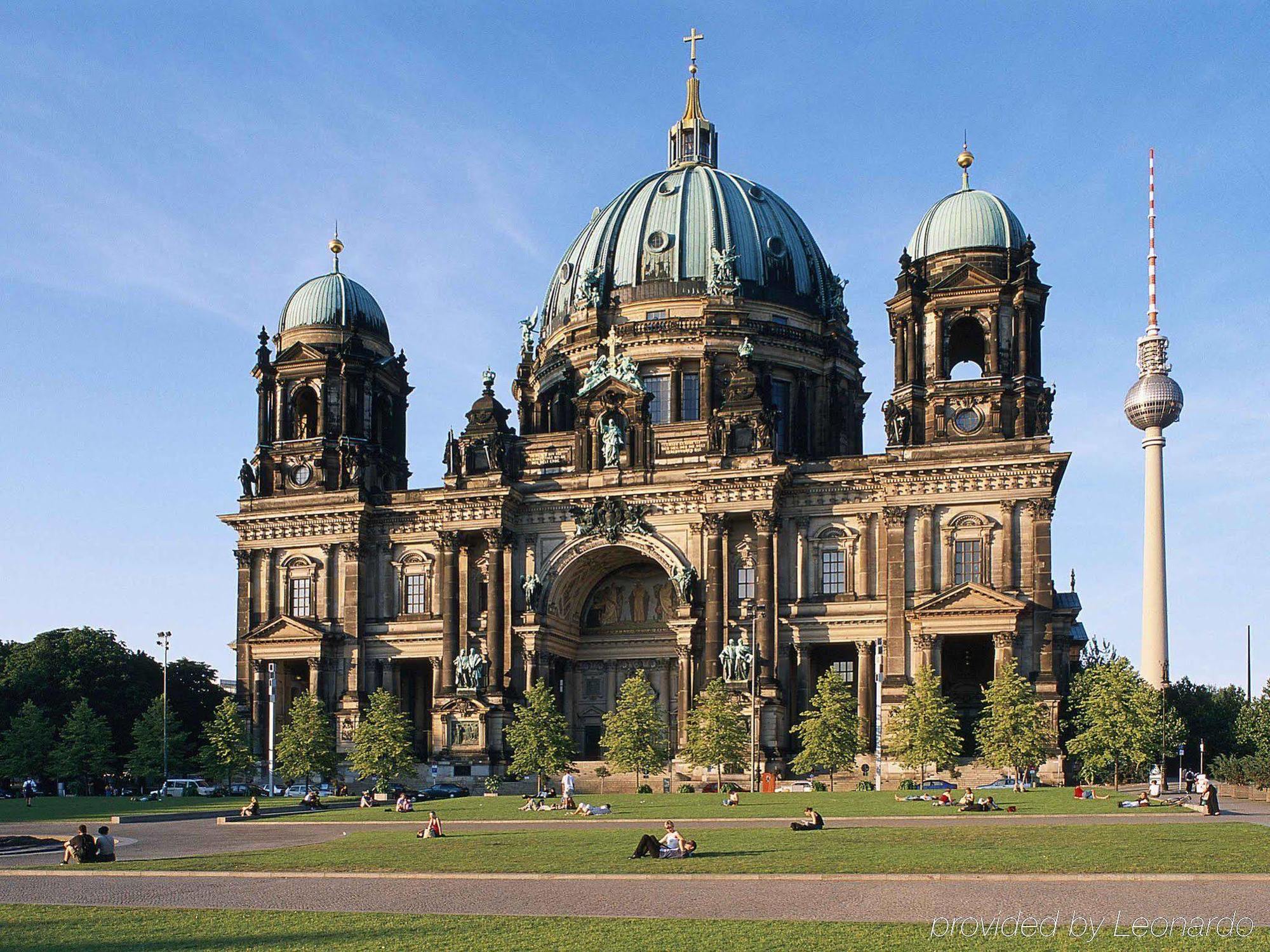 Hotel Pullman Berlin Schweizerhof Esterno foto Berlin Cathedral