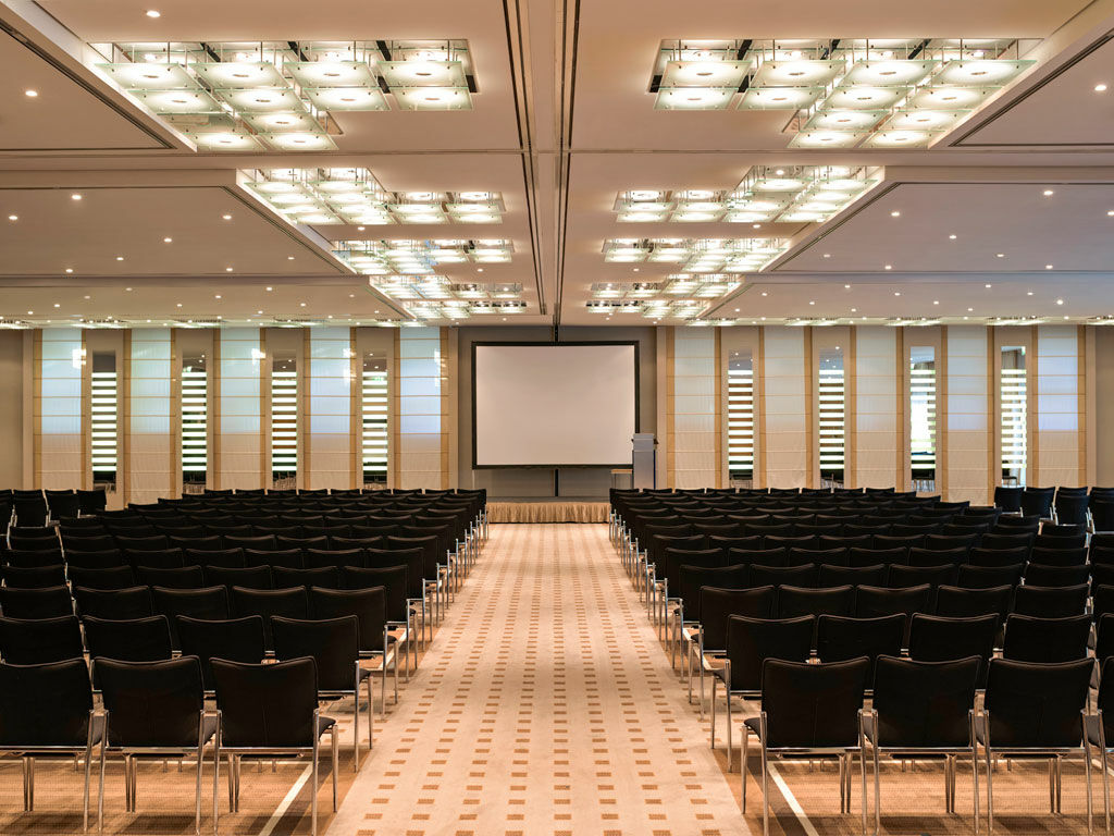 Hotel Pullman Berlin Schweizerhof Esterno foto The main conference hall